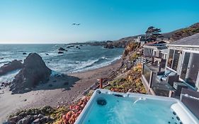 Seamist Beach Cottage, Private Beach & Ocean Views